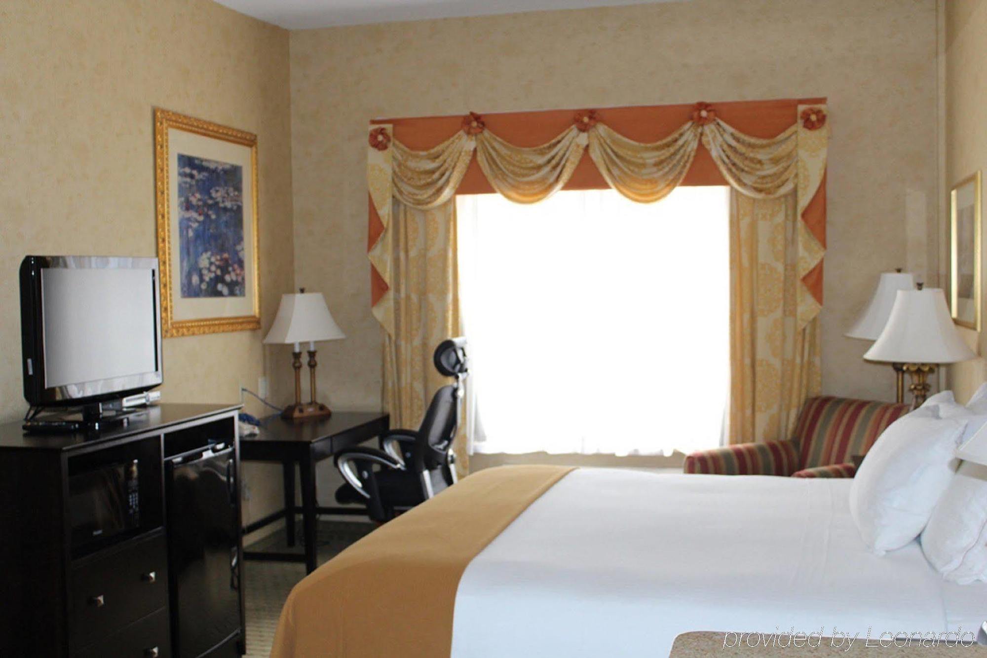 Holiday Inn Express Hotel & Suites Newton Sparta By Ihg Стая снимка