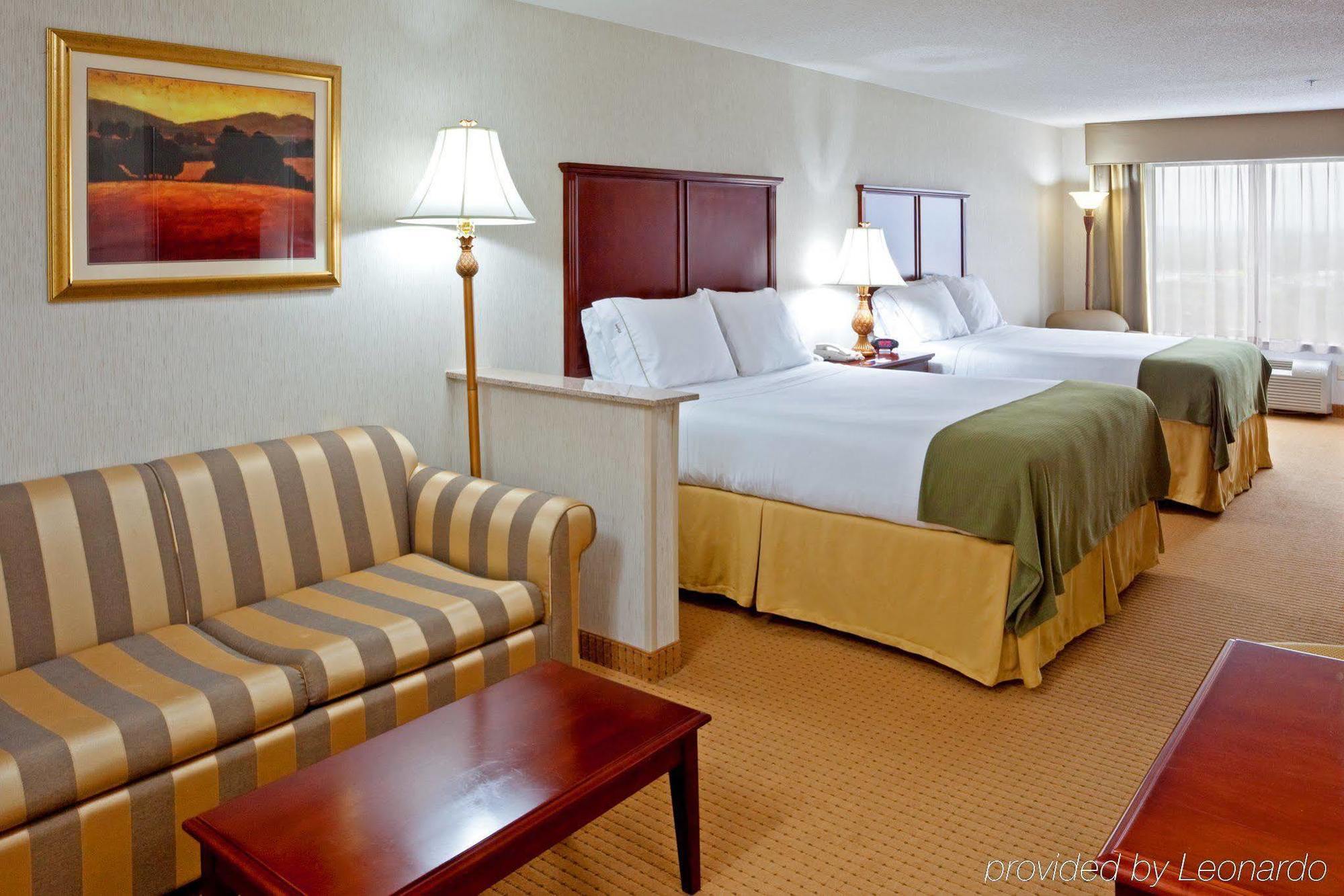 Holiday Inn Express Hotel & Suites Newton Sparta By Ihg Стая снимка