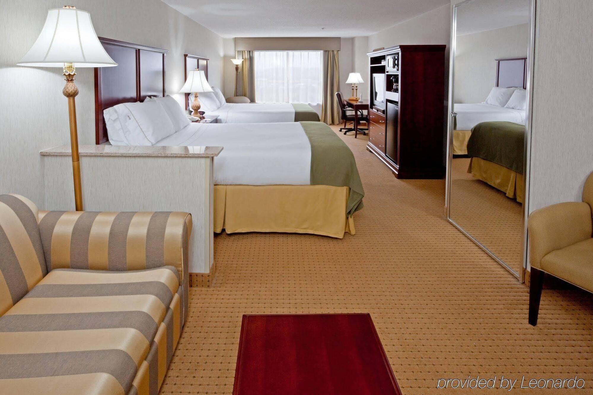 Holiday Inn Express Hotel & Suites Newton Sparta By Ihg Екстериор снимка
